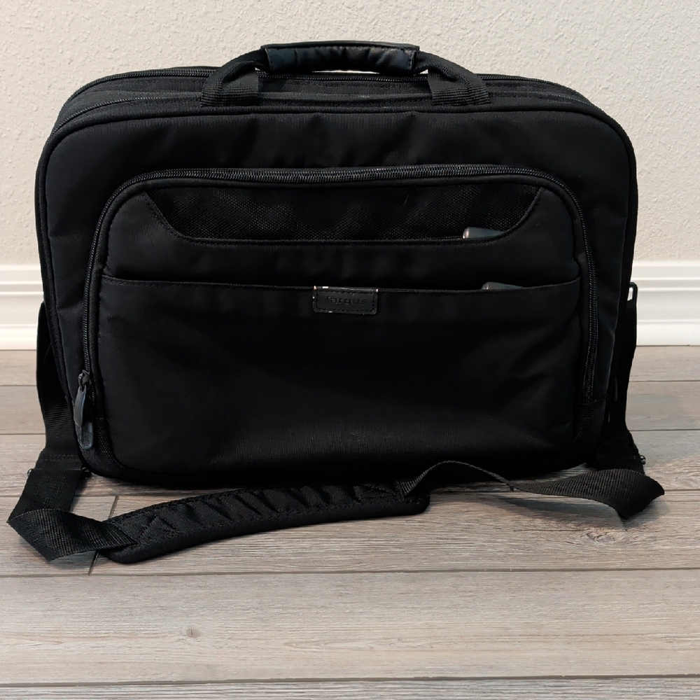 Professional Black Laptop Briefcase with Padded Shoulder Strap